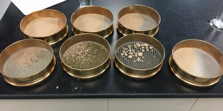 Analyse granulométrique par tamisage et hydromètre à Nîmes